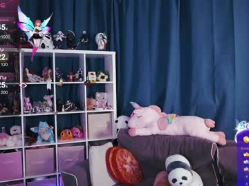 Foto porno madnessalise se dezbraca la web pe Chaturbate pe KUR.ro