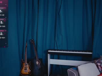 Foto porno madnessalise ne arata tot la camera pe KUR.ro