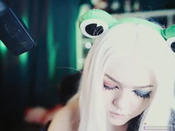 Foto porno madnessalise ne arata tot la camera pe KUR.ro