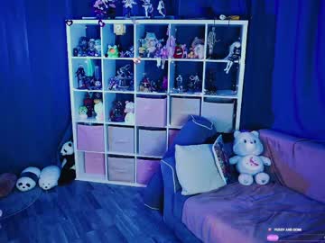 Foto porno madnessalise ne arata tot la camera pe KUR.ro