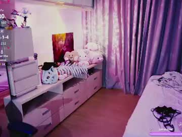 Foto porno madnessalise ne arata tot la camera pe KUR.ro