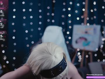 Foto porno madnessalise ne arata tot la camera pe KUR.ro