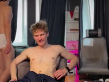 Foto porno marcus_paradise ne arata tot la camera pe KUR.ro
