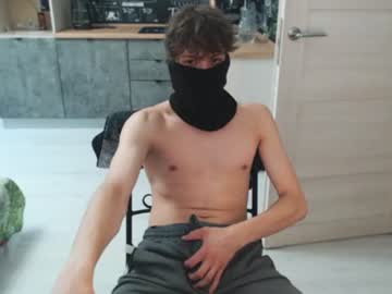 Foto porno mark_wing descoperita pe video chat pe KUR.ro