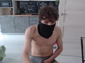 Foto porno mark_wing descoperita pe video chat pe KUR.ro