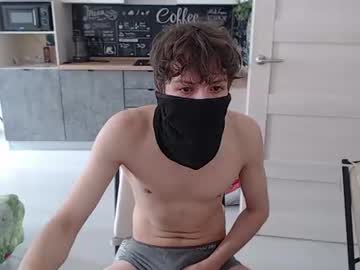 Foto porno mark_wing descoperita pe video chat pe KUR.ro