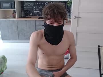 Foto porno mark_wing descoperita pe video chat pe KUR.ro