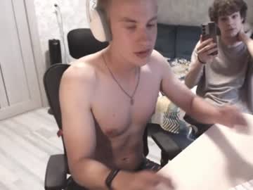 Foto porno mark_wing descoperita pe video chat pe KUR.ro