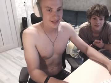 Foto porno mark_wing descoperita pe video chat pe KUR.ro
