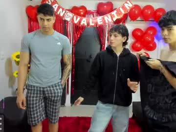 Foto porno masters_sexx se dezbraca la web pe Chaturbate pe KUR.ro