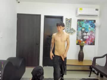 Foto porno masters_sexx se dezbraca la web pe Chaturbate pe KUR.ro
