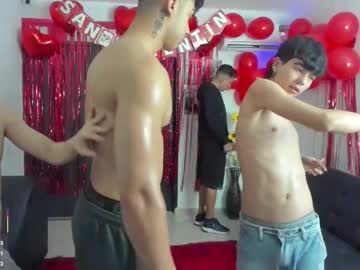 Foto porno masters_sexx se dezbraca la web pe Chaturbate pe KUR.ro