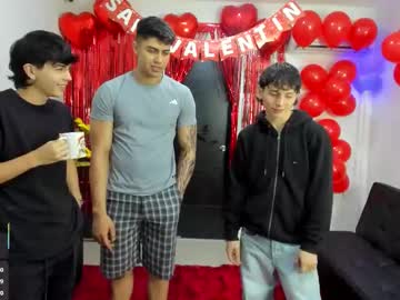Foto porno masters_sexx se dezbraca la web pe Chaturbate pe KUR.ro