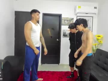 Foto porno masters_sexx se dezbraca la web pe Chaturbate pe KUR.ro