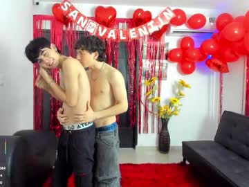 Foto porno masters_sexx se dezbraca la web pe Chaturbate pe KUR.ro