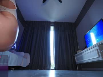 Foto porno mayabaee1 ne arata tot la camera pe KUR.ro