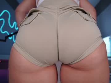 Foto porno mayabaee1 ne arata tot la camera pe KUR.ro