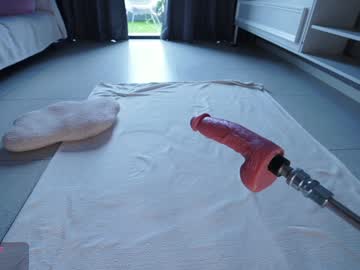 Foto porno mayabaee1 ne arata tot la camera pe KUR.ro