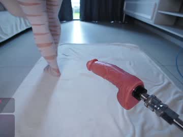 Foto porno mayabaee1 ne arata tot la camera pe KUR.ro