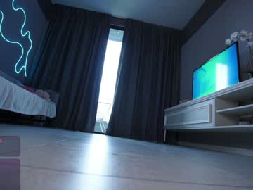 Foto porno mayabaee1 ne arata tot la camera pe KUR.ro