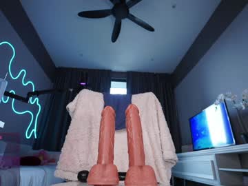 Foto porno mayabaee1 ne arata tot la camera pe KUR.ro