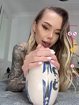 Foto porno mc-Olivia descoperita pe video chat pe KUR.ro