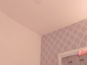 Foto porno megan_leal1 se dezbraca la web pe Chaturbate pe KUR.ro