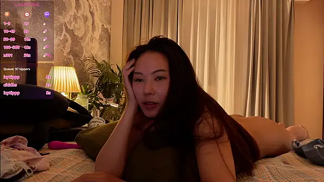 Foto porno meowLili ne arata tot la camera pe KUR.ro