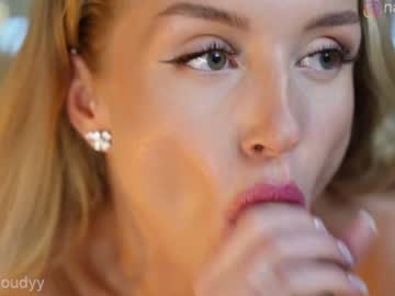 Foto porno Sex online cu mia_cloudy pe KUR.ro