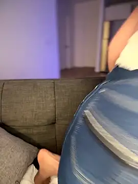 Foto porno miamellycious ne arata tot la camera pe KUR.ro