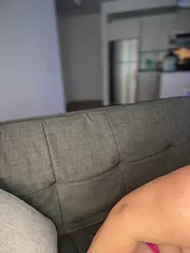 Foto porno miamellycious ne arata tot la camera pe KUR.ro