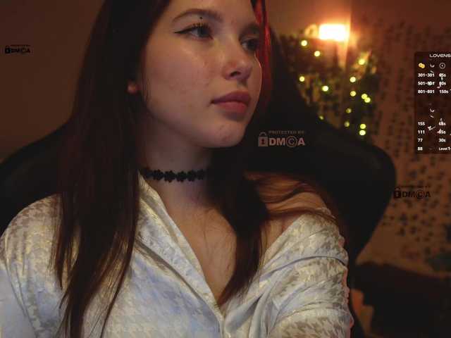 Album foto porno mispopi se dezbraca la web pe BongaCams