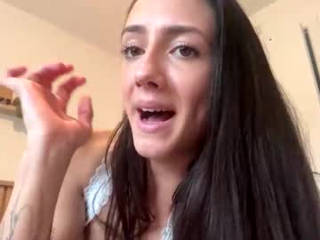 missfreyaxo ne arata tot la camera