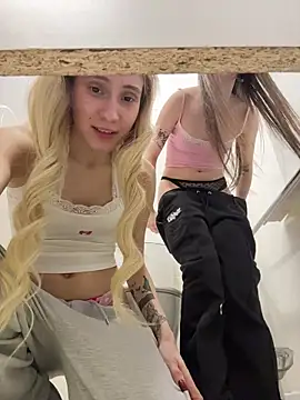 Foto porno mmelicious vrea sex pe StripChat pe KUR.ro