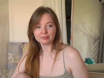 Foto porno mona_elisa ne arata tot la camera pe KUR.ro