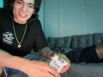 Foto porno mr_freed se dezbraca la web pe Chaturbate pe KUR.ro