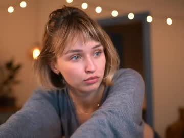 Foto porno ms_dira descoperita pe video chat pe KUR.ro