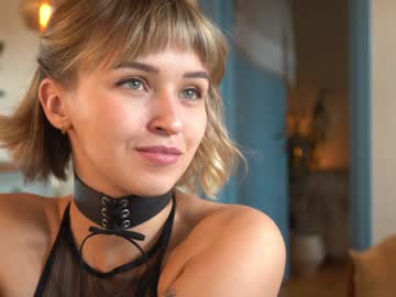 Foto porno ms_dira descoperita pe video chat pe KUR.ro
