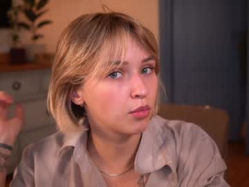 Foto porno ms_dira descoperita pe video chat pe KUR.ro