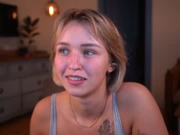 Foto porno ms_dira descoperita pe video chat pe KUR.ro