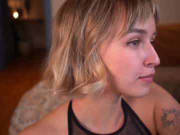 Foto porno ms_dira descoperita pe video chat pe KUR.ro