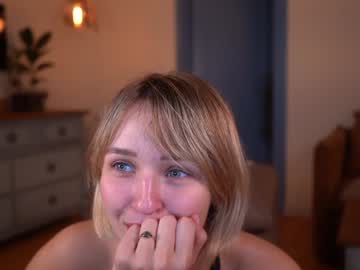 Foto porno ms_dira descoperita pe video chat pe KUR.ro