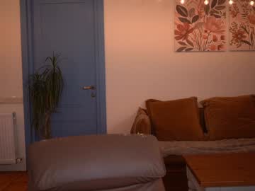 Foto porno ms_dira descoperita pe video chat pe KUR.ro
