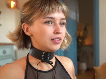 Foto porno ms_dira descoperita pe video chat pe KUR.ro