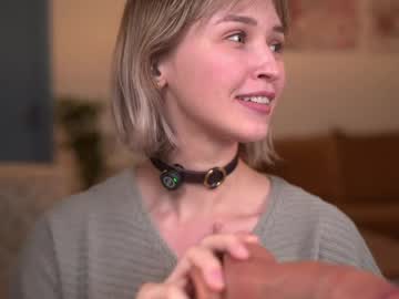Foto porno ms_dira descoperita pe video chat pe KUR.ro