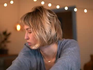 Foto porno ms_dira descoperita pe video chat pe KUR.ro