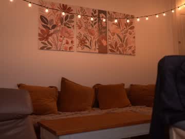 Foto porno ms_dira descoperita pe video chat pe KUR.ro