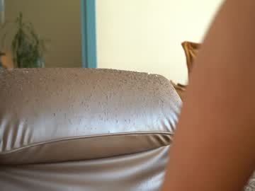 Foto porno ms_dira descoperita pe video chat pe KUR.ro