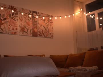 Foto porno ms_dira descoperita pe video chat pe KUR.ro