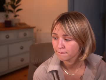 Foto porno ms_dira descoperita pe video chat pe KUR.ro